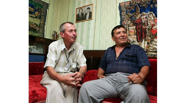 ОТКРИТИЕ: Ахмед Доган имал неизвестен брат Иван в Добрич, разказват Емин Хамди (вляво) и Ибрахим Акиф.