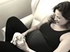Проучване: 40% от младите не биха отстъпили място на бременна