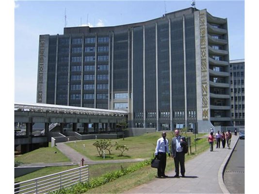 Сградата на Икономическата комисия на ООН за Африка в етиопската столица Адис Абеба. 
СНИМКА:"24 ЧАСА"
