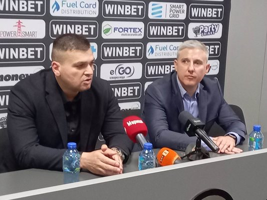 Новият административен директор на Локо Антон Иванов (вляво)и Павел Колев.