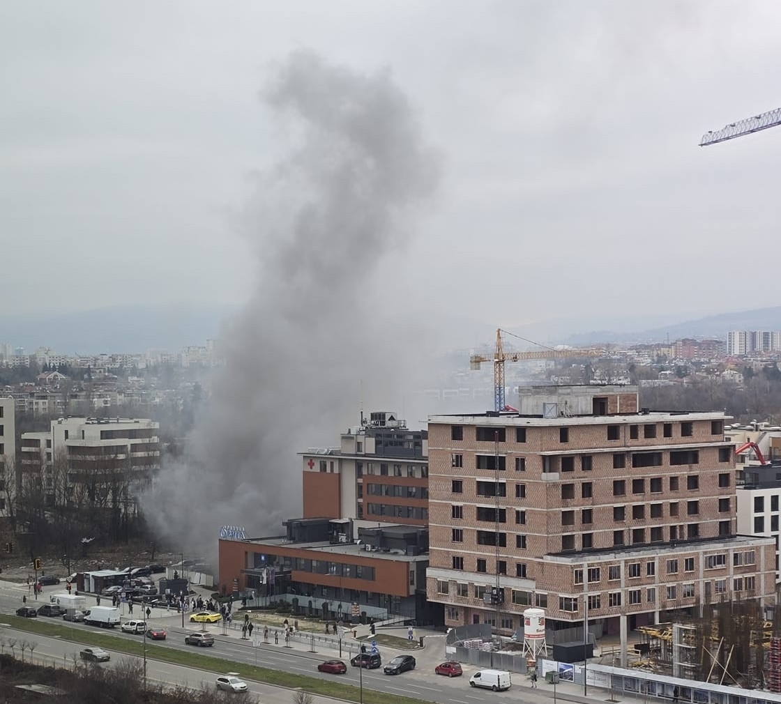 Пожар в столична болница, евакуирани са пациенти