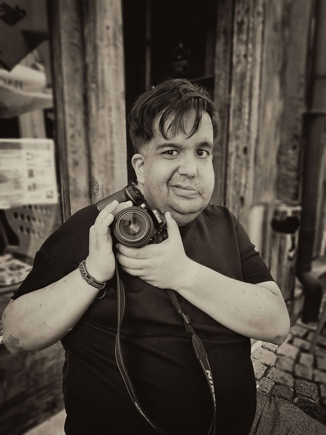 Стойо Петков с известен фотоапарат. 