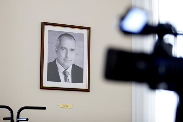 Портретът на Бойко Борисов в галерията на министър-председателите.