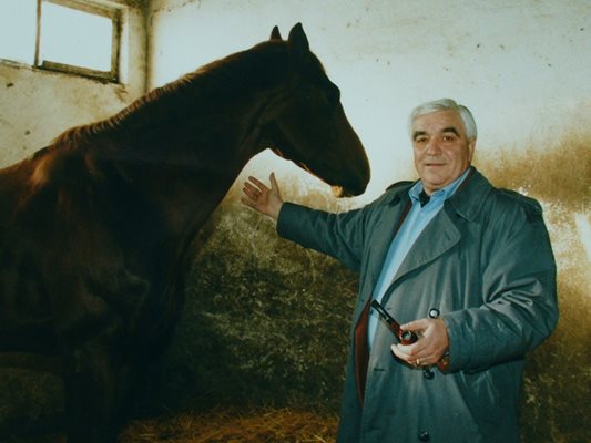 Другата страст на Тодор Грудев, освен борбата, бяха конете. Десетина години той беше председател на жокей-клуба към Тракийския университет в Стара Загора.