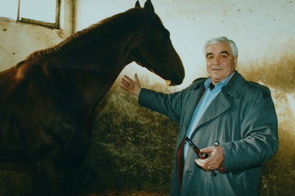 Другата страст на Тодор Грудев, освен борбата, бяха конете. Десетина години той беше председател на жокей-клуба към Тракийския университет в Стара Загора.