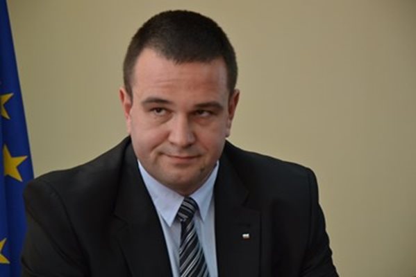 Областният управител Никола Чанев е и председател на кризисния щаб.