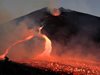 Вулканът Етна отново изригна и прати пепел и дим на 4 километра над Сицилия (Видео)
