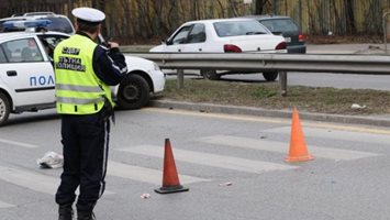 Автомобил блъсна на пешеходна пътека пресичащ мъж в Ген. Тошево