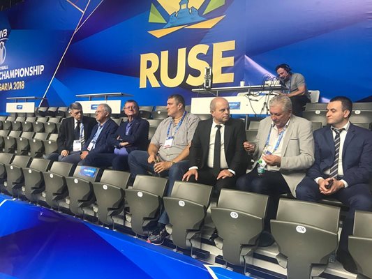 Шефът на европейския волейбол посети Русе. СНИМКИ: Авторът