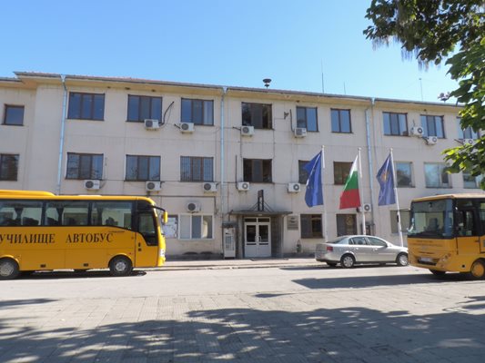 Административната сграда на община Калояново.
