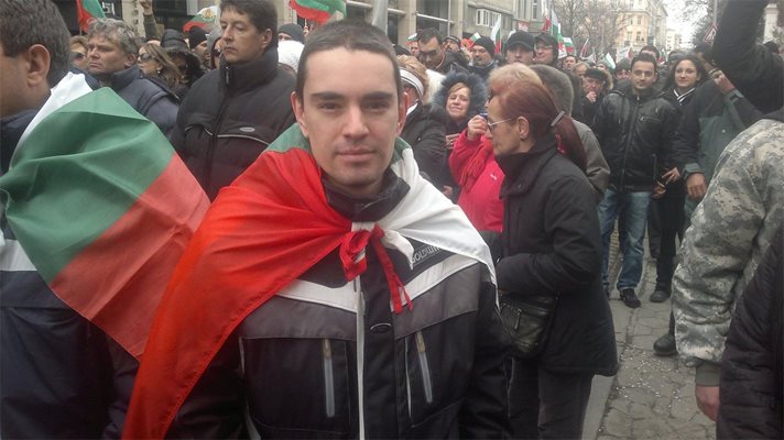 Протестиращият в София Емил Славов (24 г.): Властта трябва да се страхува от хора