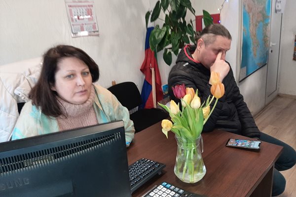 Всички сме притеснени, казва сужителка в руски информационен център в Бургас.