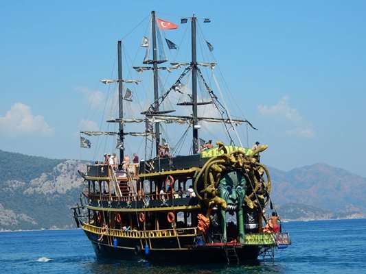 В Турция празнуват на кораб