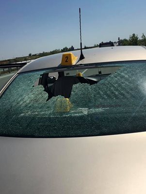 Уликата с куршума, минал през стъклото на колата на Чаушев