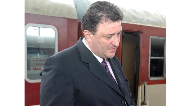 Бившият министър на транспорта Петър Мутафчиев е категоричен, че при него подобен сигнал не е постъпвал.