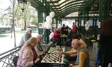 Малоумници обвиниха и играта шах в расизъм. Защо белите са първи ход?
