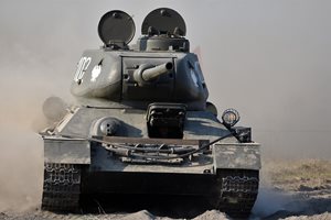"Унищожители на танкове": какви бойни машини ще пратят Франция и САЩ на Украйна?