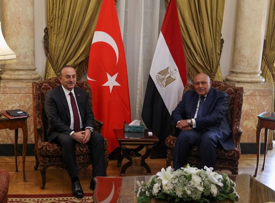 Чавушоглу е първият външен министър на Турция, който посещава Египет след 11 години. СНИМКА: РОЙТЕРС
