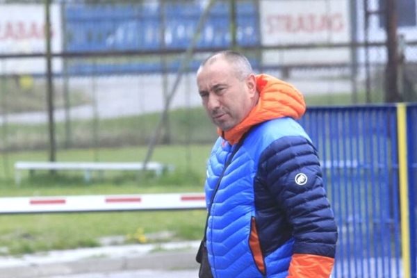 Мъри Стоилов вариант за нов треньор на АПОЕЛ