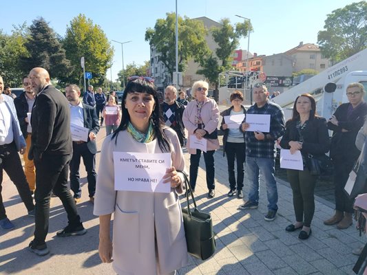Бившата общинска съветничка Пепа Деведжиева беше от организаторите на протеста срещу пробива до Водната палата.
Снимки: 24 часа