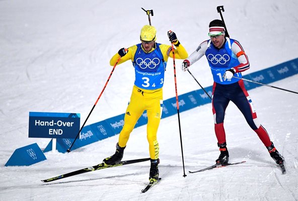 Линдстрьом (вляво) изпревари Свендсен на последния пост