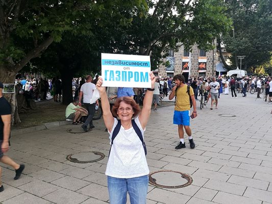 Протестът  срещу служебното правителство на 5 август 2022 г.
Снимка: Велислав Николов