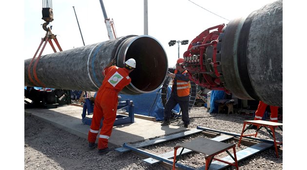 Москва и Пекин предвиждат новият газопровод да стартира през 2030 г.