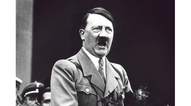 Анонимен брои $1,1 млн. за часовник на Хитлер със свастики и инициали АH