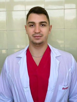 Д-р Благовест Петров е на 27 г., от София. Завършил е Медицинския университет в Пловдив. Работи в пловдивската УМБАЛ “Св. Георги” като специализант и докторант по урология.