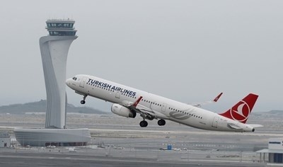 Турски самолет спука гума при кацане, евакуирани са всички пътници