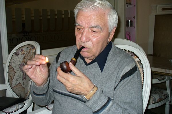 Поне 30 години Тодор Грудев не се раздели с любимата си лула.