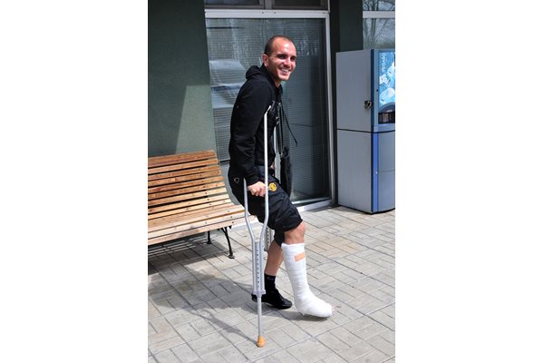 Стамен Ангелов счупи крак през 2012 г., когато още се издържаше от футбол.