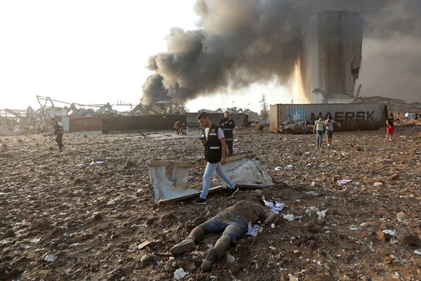 Експлозията стана на пристанището в Бейрут.