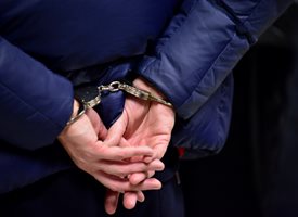 Три години затвор при "строг" режим за мъж, ограбил със сила жена на 75 години в Казанлък