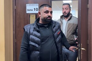 Изет пътува 3 часа до Пловдив, подсъдим за смърт на пешеходец - адвокатът му не дойде