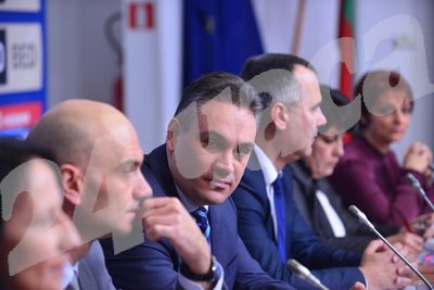 Част от състава на КПКОПНПИ с председател Пламен Георгиев (по средата)