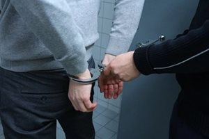 Постоянен арест за пиян шофьор, блъснал жена в Ихтиман и избягал