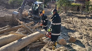 Шестима от Доброволното формирование в Благоевград на помощ на бедстващите в Карловско