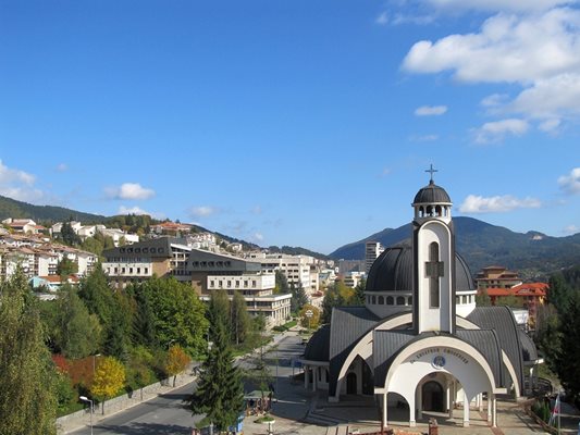 Родопският град е притегателен за туристи от страната и чужбина.
