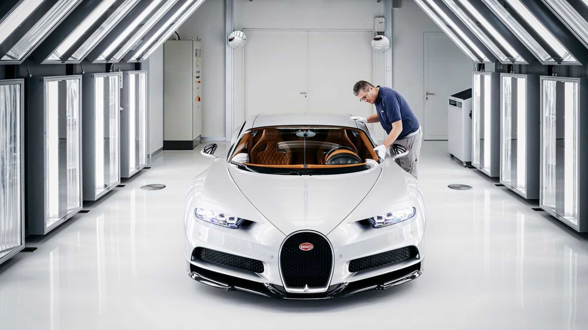 Колко време отнема боядисването на едно Bugatti