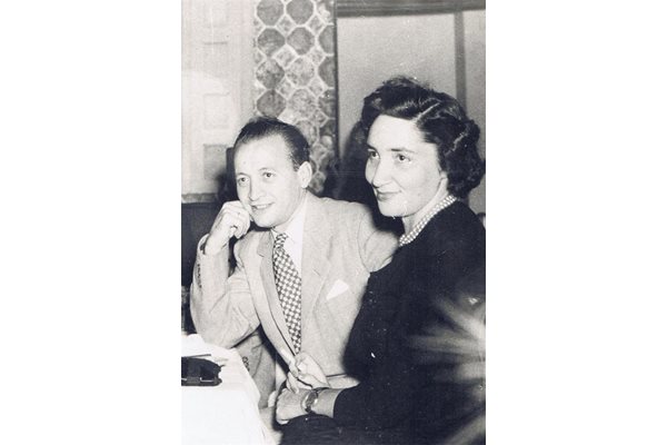 Леон Москона и Лидия Йосифова - родителите на писателката, малко след сватбата си