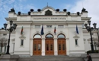 Денят в парламента започна с почит към Васил Левски