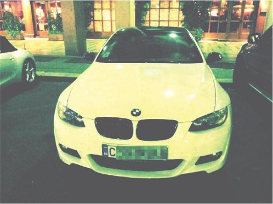 BMW с български номер в центъра на Милано
