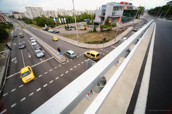 През юли 2012 г. беше пуснато кръстовището в “Младост” на булевардите “Андрей Сахаров” и “Андрей Ляпчев”.