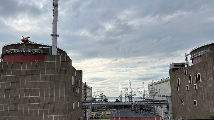 Положението в Запорожката АЕЦ след взривяването на язовирната стена е "под контрол"