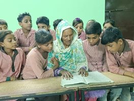 92-годишна индийка се научи да чете и пише (Видео)
