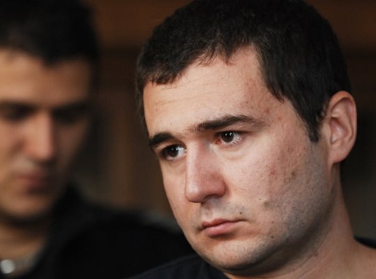 Убиецът от "Соло" кацна в България, пътува към затвора