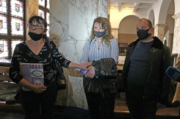 Ваня и Георги Министерски подкрепиха близките на момиченцето от Сотиря