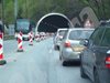 Движението в района на тунела при Дупница се осъществява в една лента