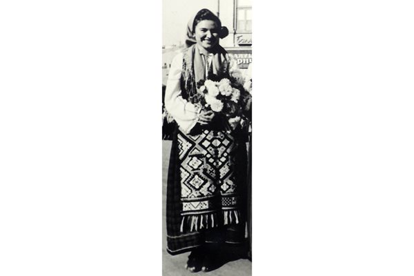 Верка Сидерова по време на тържествата при присъединяването на Южна Добруджа към България, 1940 г. Източник: Държавен архив